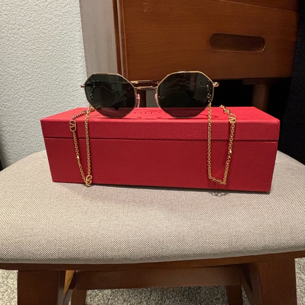 Valentino Garavani with Gold Chain VA 2040